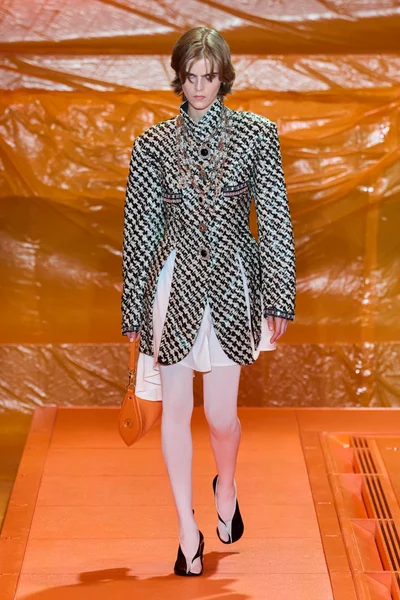 Look 43